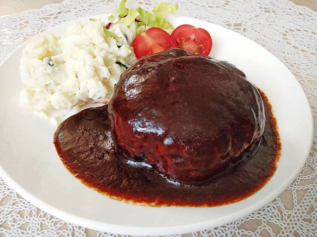 煮込みハンバーグ